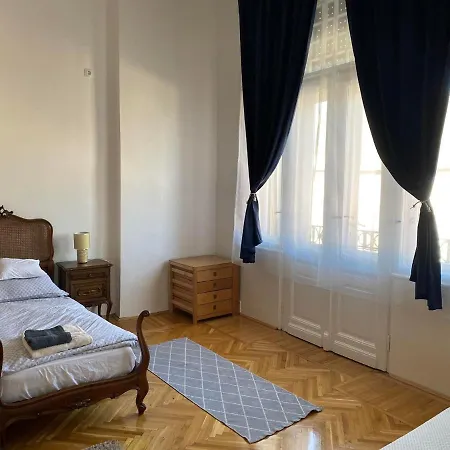 Apartment Bartok Szallo *